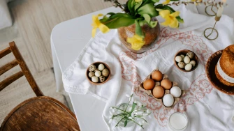 Kako urediti stol za Uskrs? Donosimo ideje za prirodan i prozračan proljetni ugođaj