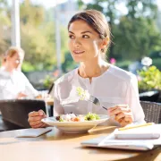 Štetna ili korisna? Trebaju li žene u menopauzi jesti soju