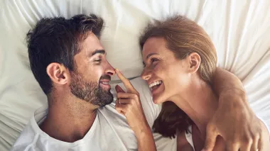 Odmah zaspiš kad si blizu partnera? To bi mogao biti iznenađujući znak