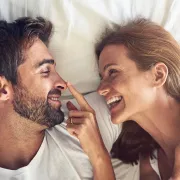 Odmah zaspiš kad si blizu partnera? To bi mogao biti iznenađujući znak
