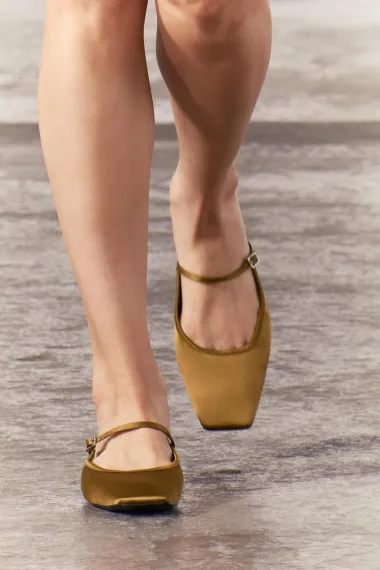 Prada ima nove satenske cipele – bi li ih nosila?