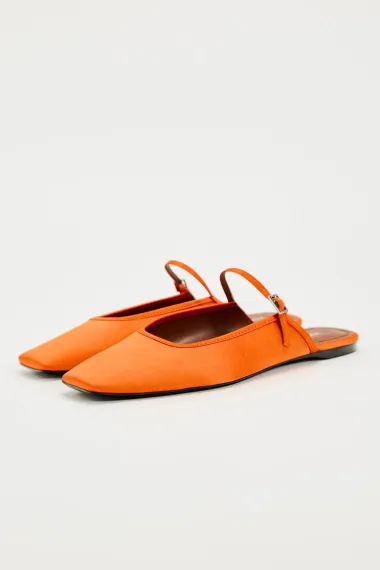 Prada ima nove satenske cipele – bi li ih nosila?