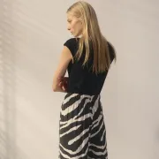 U H&M-u smo pronašle trendi hlače koje ćemo nositi na posao, ali i proslave