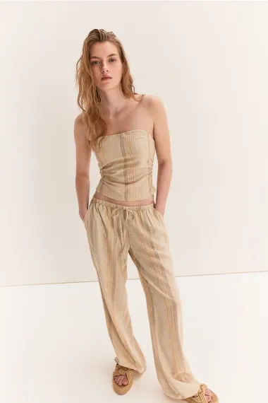 U H&M-u smo pronašle trendi hlače koje ćemo nositi na posao, ali i proslave