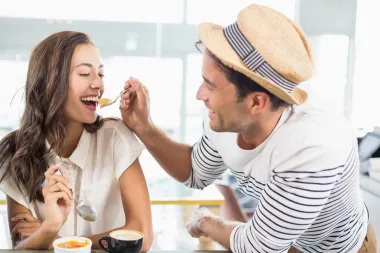 Dnevni horoskop: Strijelci će dokazati da ljubav ide kroz želudac, a Vage previše trošiti