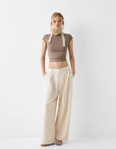 Hlače širokih nogavica pristaju svakome, a Bershka ima odlične modele