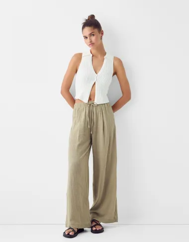Hlače širokih nogavica pristaju svakome, a Bershka ima odlične modele