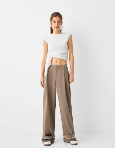 Hlače širokih nogavica pristaju svakome, a Bershka ima odlične modele