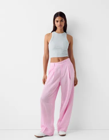 Hlače širokih nogavica pristaju svakome, a Bershka ima odlične modele