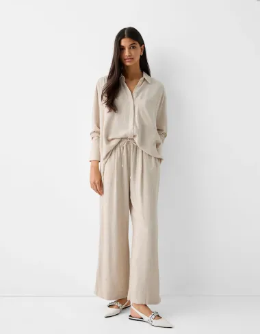 Hlače širokih nogavica pristaju svakome, a Bershka ima odlične modele