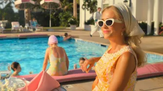 'Palm Beach chic' estetika je trendi - upečatljive boje i retro glamurozni komadi