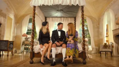 'Palm Beach chic' estetika je trendi - upečatljive boje i retro glamurozni komadi