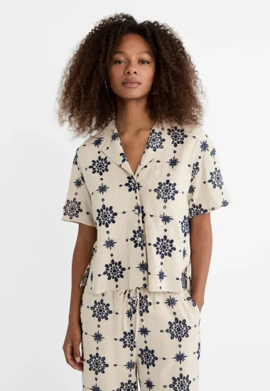 Šarmantne bluze s vezom koje će u trenu podići svaki outfit