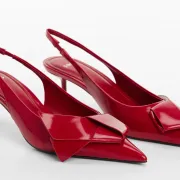 Pronašli smo odličan 'cherry red' duplić za viralne Prada cipele
