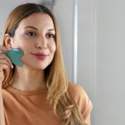 Gua sha kamen - tajna mladolikog izgleda. Evo kako postići savršenu masažu