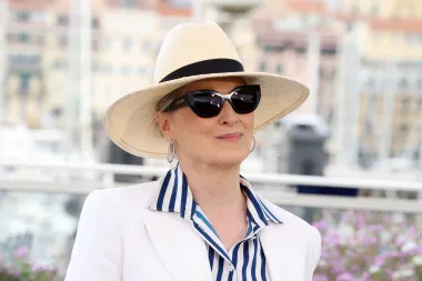 Meryl Streep pokazala savršenu ljetnu kombinaciju s bijelim odijelom