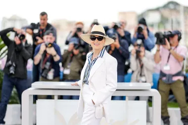 Meryl Streep pokazala savršenu ljetnu kombinaciju s bijelim odijelom