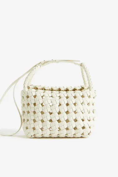 Hit na društvenim mrežama: H&M ima torbu inspiriranu Botteginim modelom