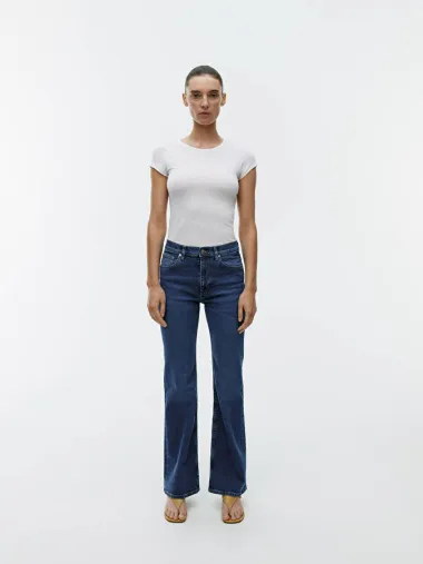 Na modnu scenu vraćaju se 'bootcut' traperice. Otkrivamo gdje pronaći najbolje modele
