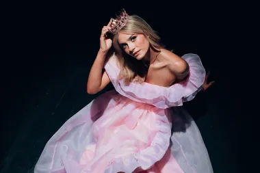 Vanessa Kralj ljepotom i talentom napravila je pomutnju u Superstaru, a sada ima svoj prvi singl 'Digni glavu'