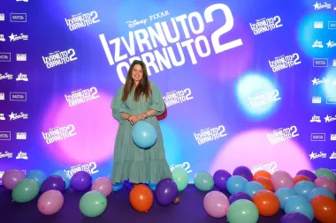Premijera hrvatske sinkronizacije popularnog animiranog nastavka "Izvrnuto obrnuto 2" studija Disney i Pixar okupila brojne fanove i poznate osobe