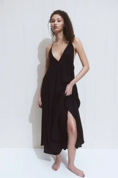 Crnu haljinu uvijek treba imati u ormaru – ovo su najbolji modeli sa sniženja