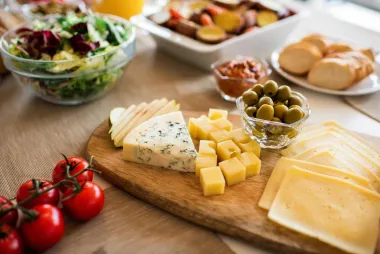 Idealno za druženja: Evo kako napraviti savršenu dasku sa sirevima