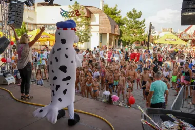 Tematsko-zabavni i vodeni park Vas poziva na nezaboravnu dvodnevnu feštu!