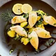 Recept za punjene lignje s pr&scaron;utom i sirom za ljubitelje ribe i mesa