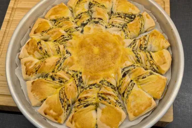 Recept s fotografijama za ukusnu zvijezdu od svježeg sira i špinata