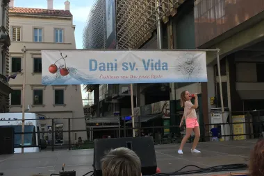 Dječja zvijezda iz Rijeke stiže u 'Superstar'! Ema tijekom ljeta prodaje nakit na štandu i brusi glasnice