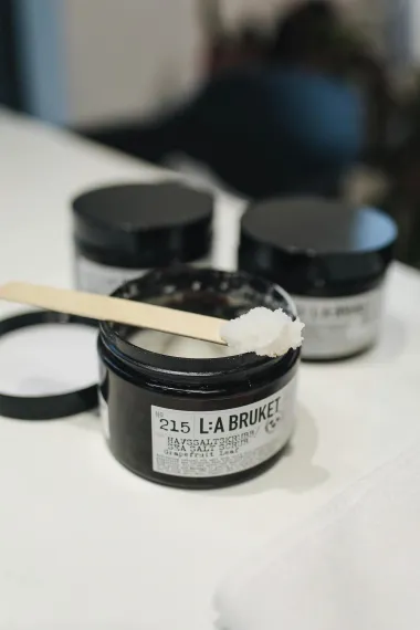 Piling lica važan je dio skincare rutine – evo kako ga pravilno raditi