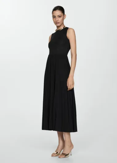 Crne haljine za svaki dan - stylish modeli iz novih kolekcija