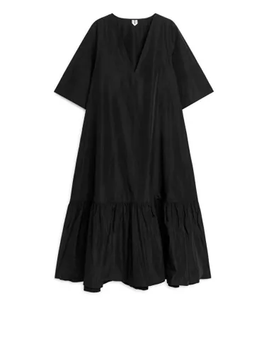 Crne haljine za svaki dan - stylish modeli iz novih kolekcija