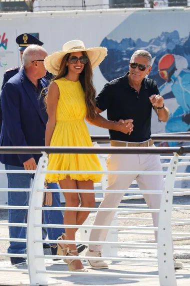 Amal Clooney privukla svu pozornost u žutoj haljini u Veneciji