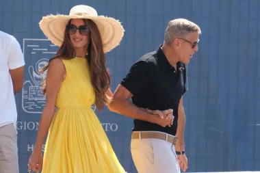 Amal Clooney privukla svu pozornost u žutoj haljini u Veneciji