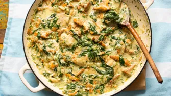 Recept za ukusnu piletinu s lisičarkama i špinatom u kremastom umaku