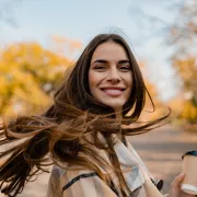 Karamel balayage: Jesenski trend za kosu koji pristaje svima