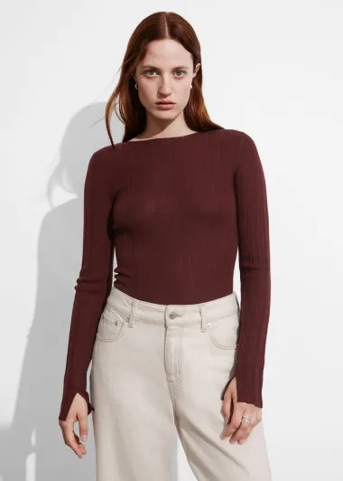 Tamno crvena je boja jeseni – uz ove elegantne komade svaki će look djelovati skupocjeno
