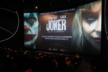 Glamurozno ludilo napunilo je sinoć IMAX kino u Zagrebu na premijeri filma  'Joker: ludilo u dvoje'