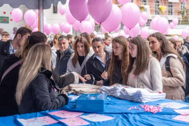 Ružičasta povorka podrške obilježila 25. Dan ružičaste vrpce