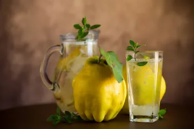 Ne znaš što bi s njom? Napravi ukusni kompot od dunja