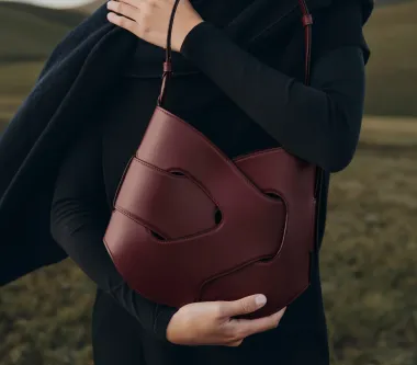 Popularni francuski brend ima novu torbicu koja nas je očarala