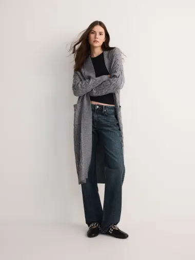 Topli, mekani i chic: Dugi kardigani kao ključni komad jesenske garderobe