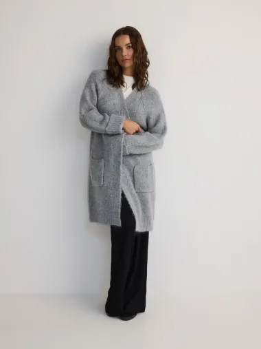 Topli, mekani i chic: Dugi kardigani kao ključni komad jesenske garderobe
