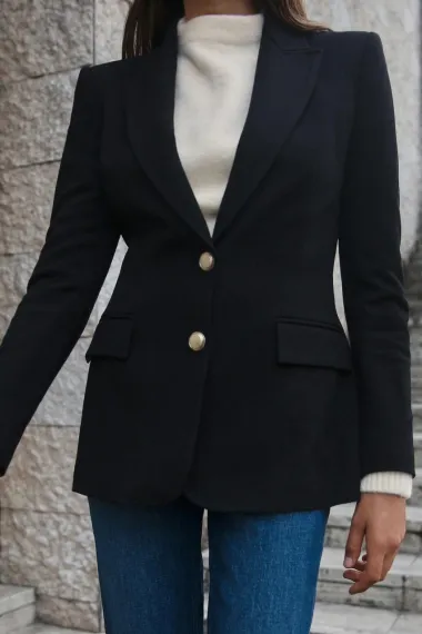 Svestrani crni sako: 20 modela za svaki dan, ali i večernje prilike