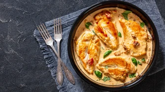 Imamo recept za sočnu piletinu u umaku gotovu za 20 minuta