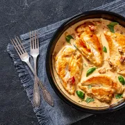 Imamo recept za sočnu piletinu u umaku gotovu za 20 minuta