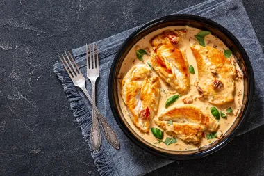 Imamo recept za sočnu piletinu u umaku gotovu za 20 minuta
