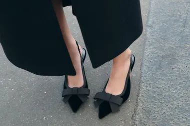 Crne i bijele salonke kao elegantan modni dodatak za svaku priliku